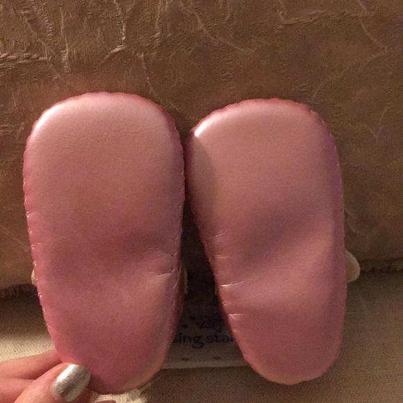 Three pairs of baby shoes - Picture 13 of 16